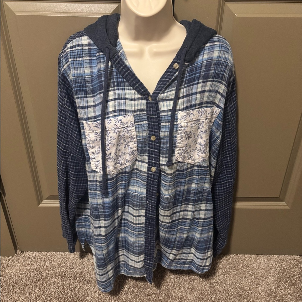American Eagle Outfitters Blue Plaid Button Down Shirt